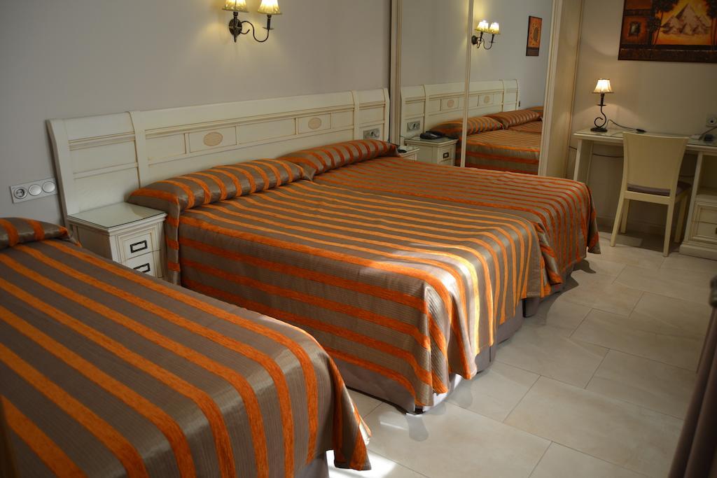 Hotel Versalles Granja de Rocamora 客房 照片